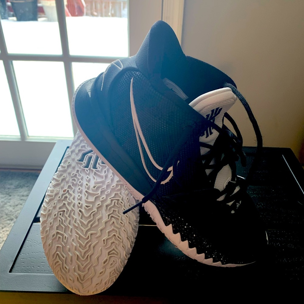 Nike Kyrie 7